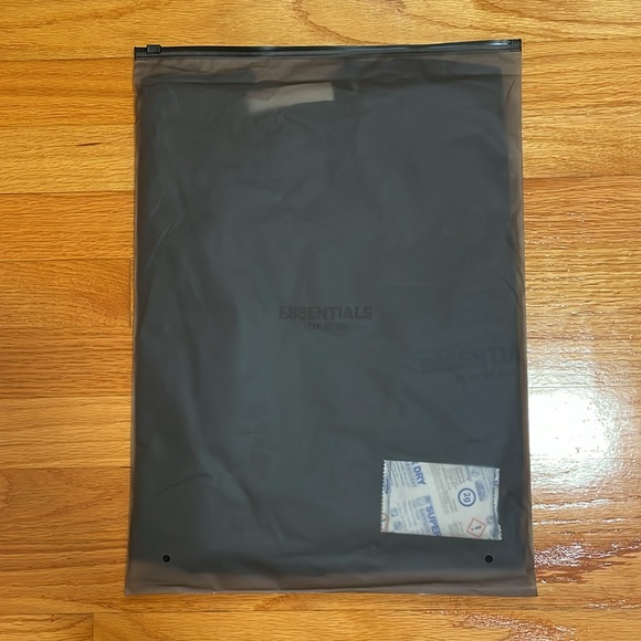 Fear of God Essentials Shirt Black Size XL (Brand New) - Picture 3 of 14